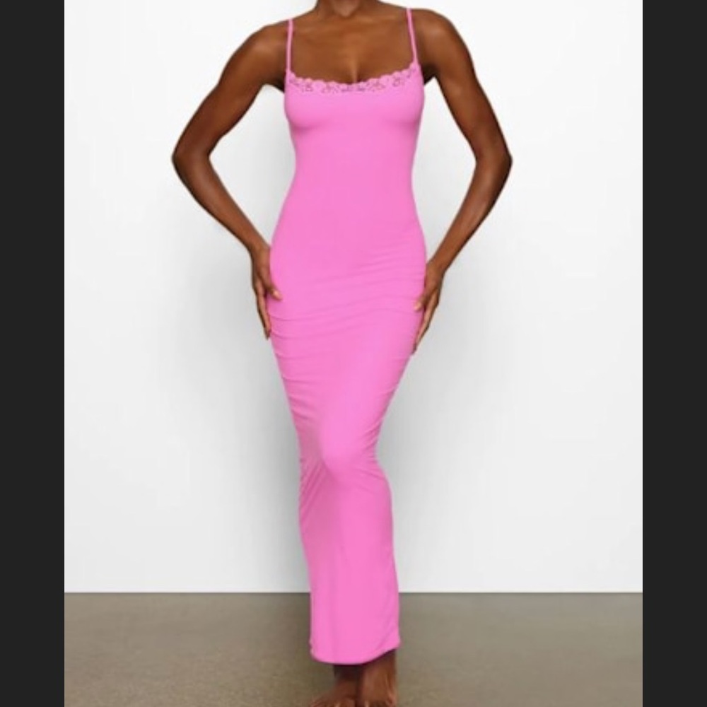 💞NWOT Skims maxi Pink size Small